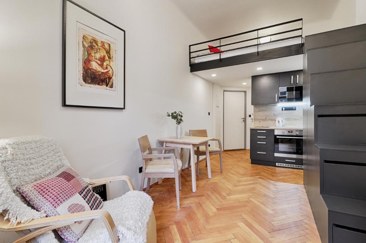Awesome Stay Studios Praha Bagian luar foto