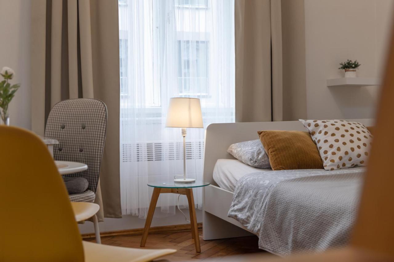 Awesome Stay Studios Praha Bagian luar foto