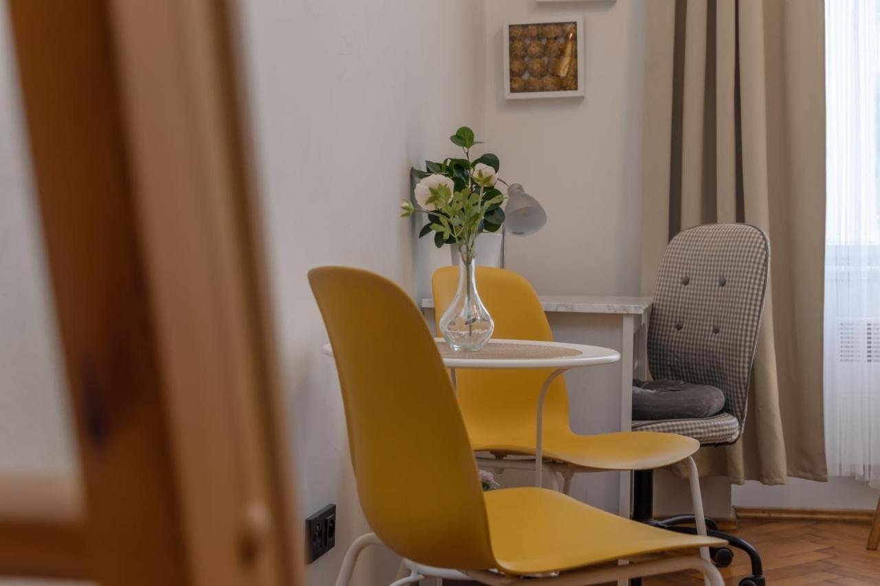 Awesome Stay Studios Praha Bagian luar foto