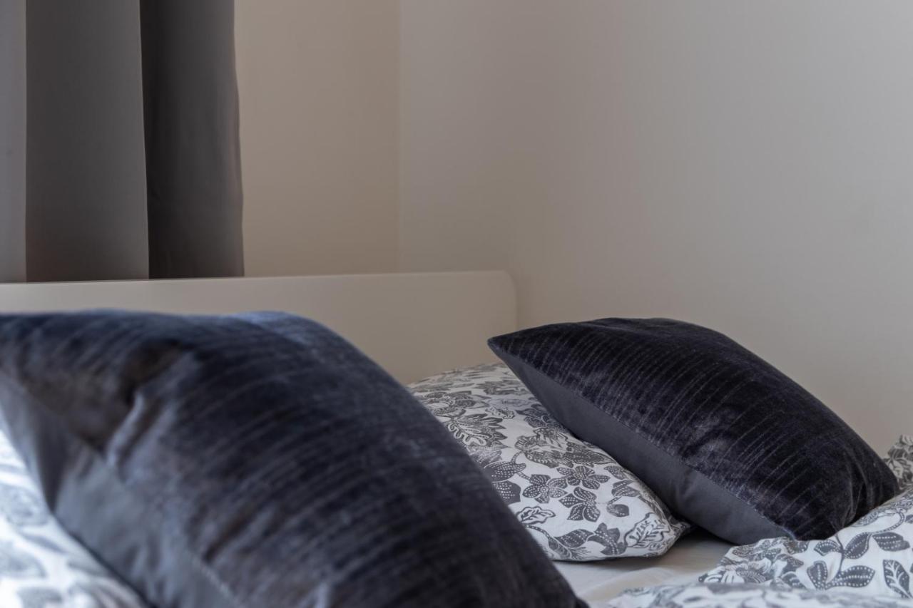 Awesome Stay Studios Praha Bagian luar foto