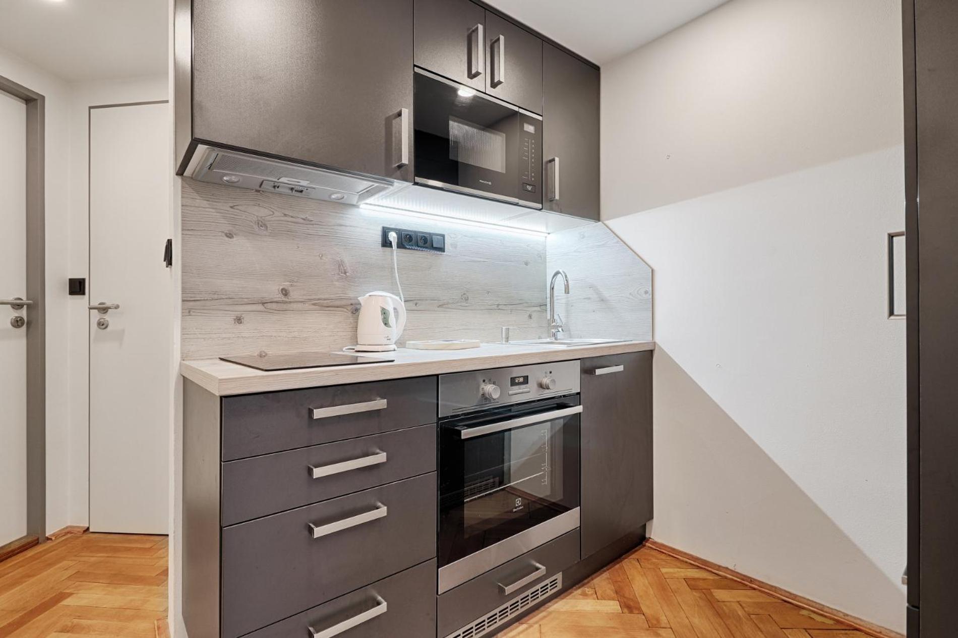 Awesome Stay Studios Praha Bagian luar foto