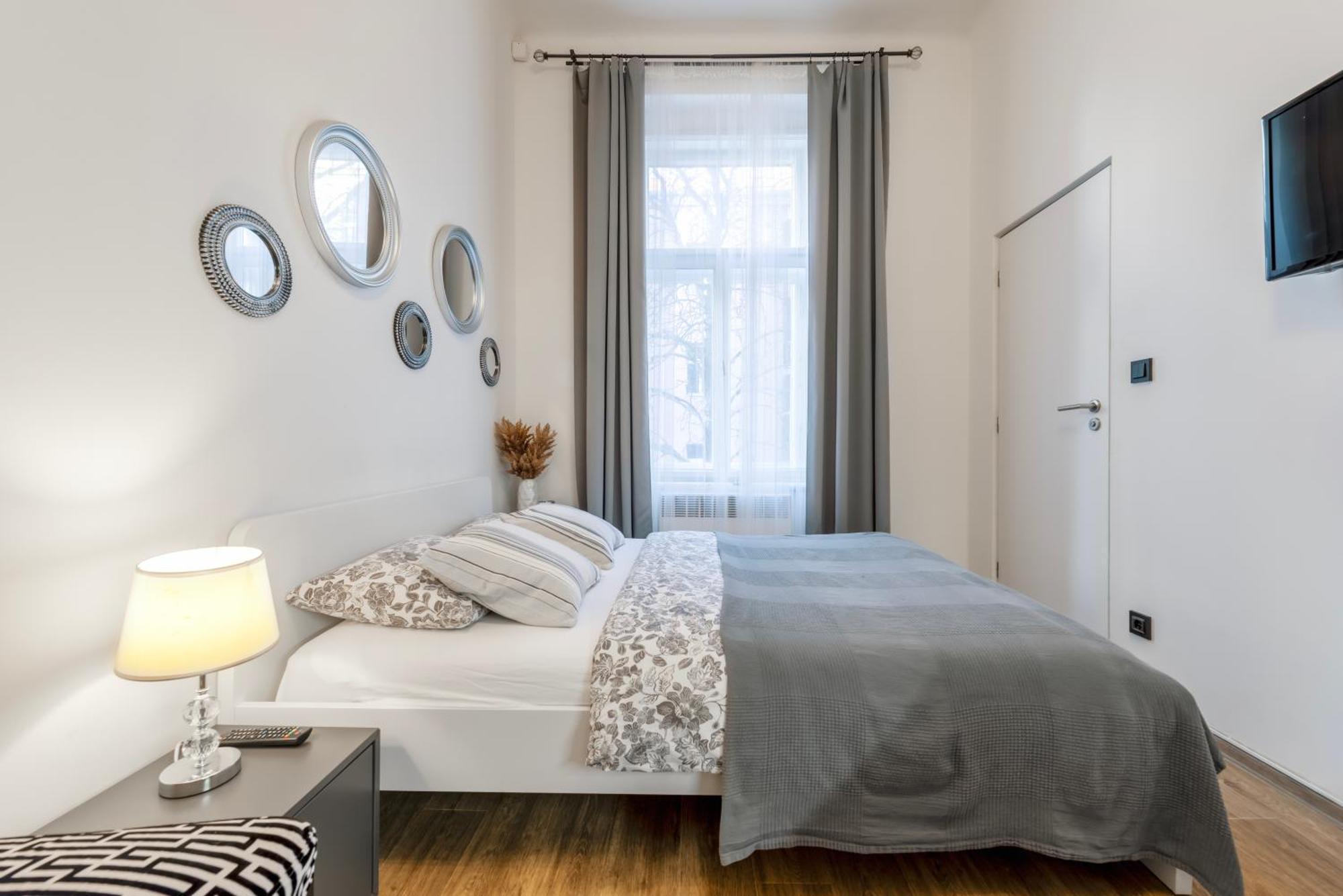 Awesome Stay Studios Praha Bagian luar foto